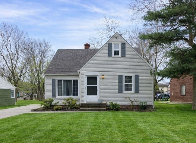 14509 Rockside Rd in Maple Heights, OH - Building Photo - Building Photo