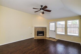 9409 Caliente Dr in McKinney, TX - Foto de edificio - Building Photo