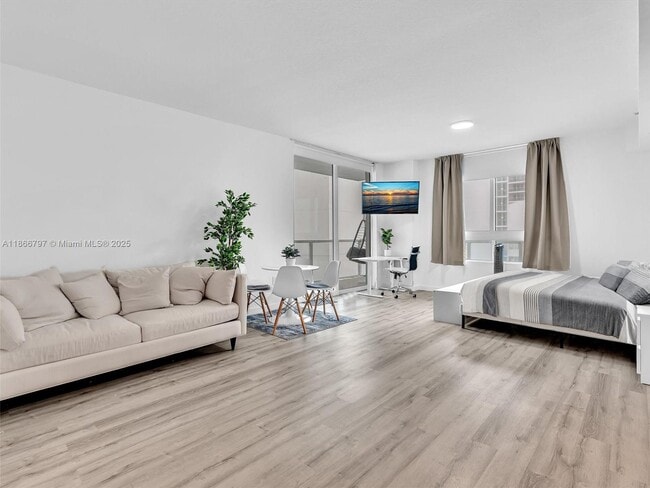 property at 1900 N Bayshore Dr