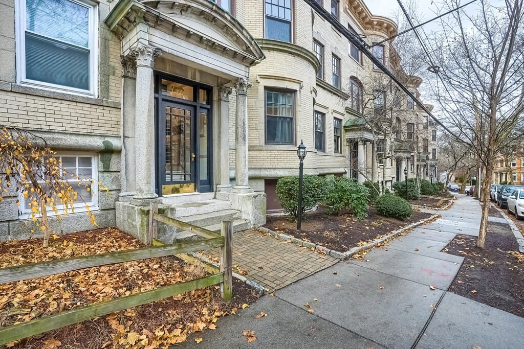 130 Fuller St, Unit 6 in Brookline, MA - Building Photo