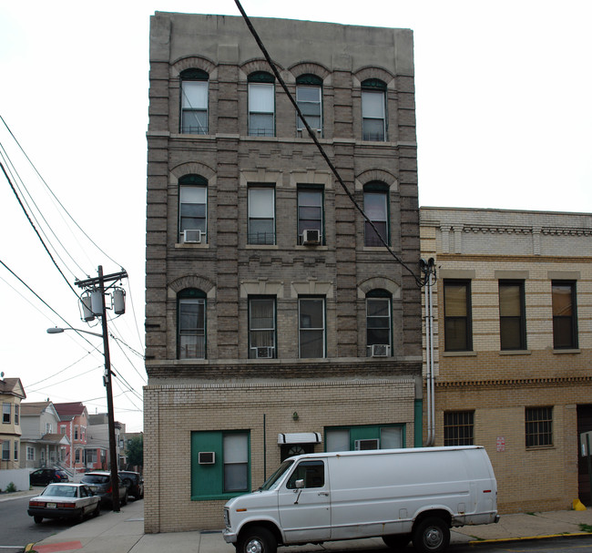 1701 New York Ave in Union City, NJ - Building Photo - Building Photo