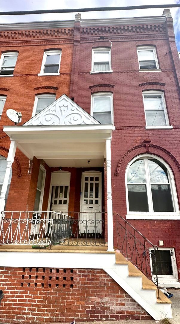 property at 11 N Ann St