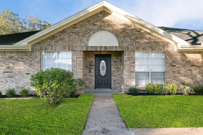 802 Foxglove Dr in Missouri City, TX - Building Photo - Building Photo