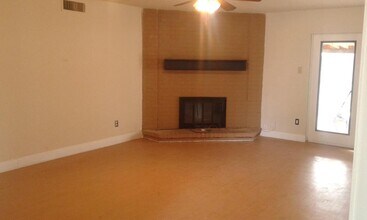 5421 Parkview Dr in Haltom City, TX - Building Photo - Building Photo