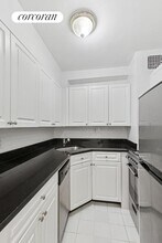 401 W 56th St in New York, NY - Building Photo - Building Photo
