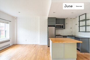 491 W 22nd St in New York, NY - Building Photo