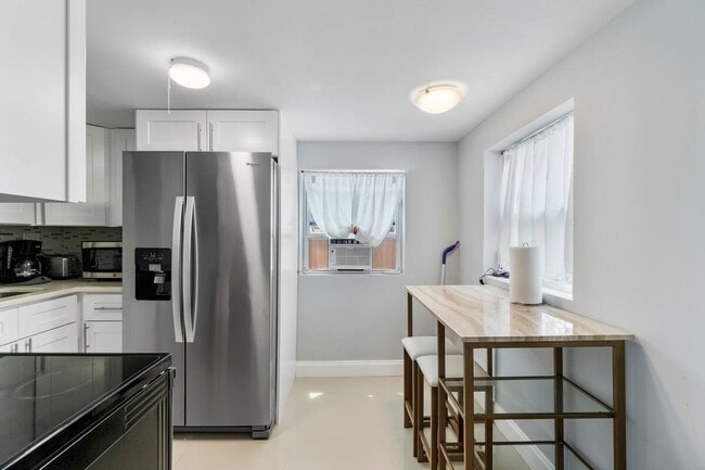 2407 NE 33rd Ave in Fort Lauderdale, FL - Building Photo - Building Photo