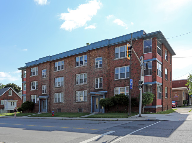 Longwood Apartments in Hamilton, ON - Building Photo - Building Photo