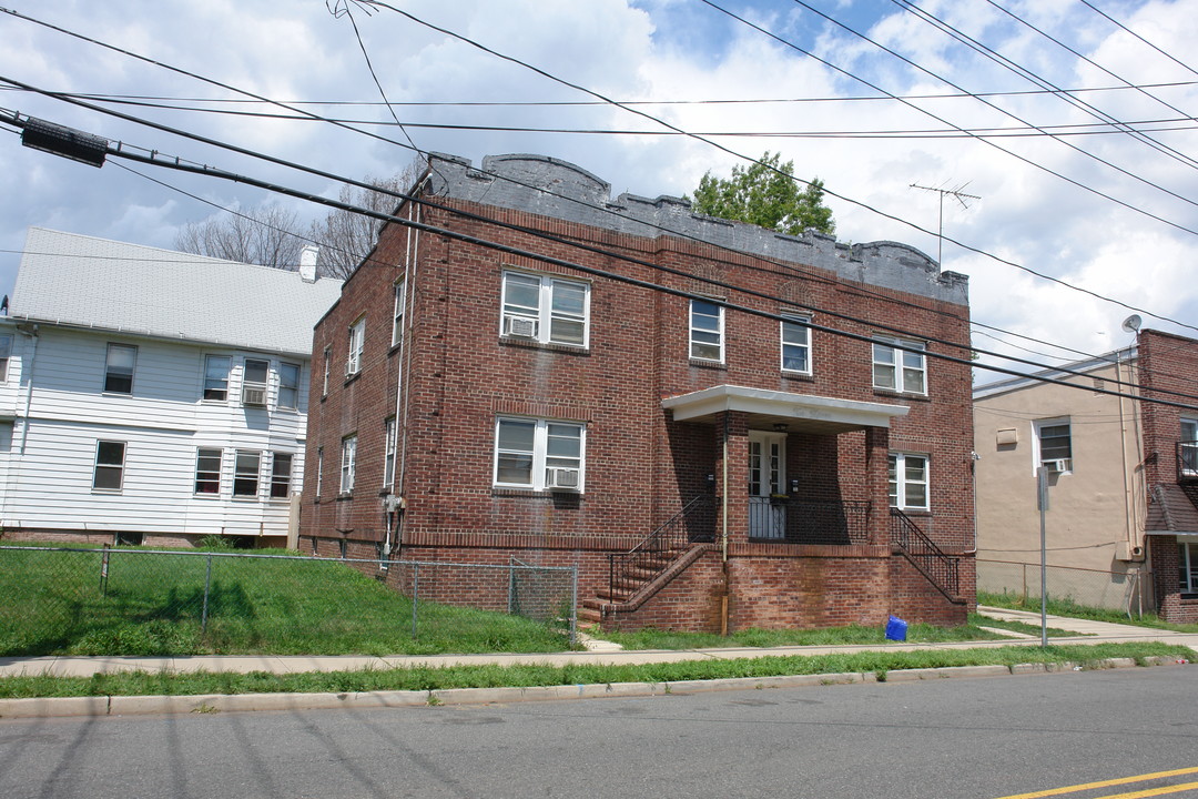 215 Pershing Ave in Carteret, NJ - Building Photo