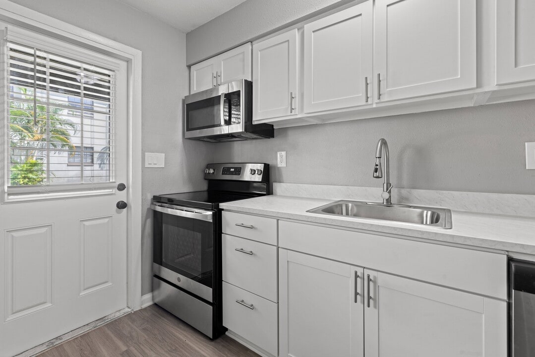 The Flats at Seminole Heights in Tampa, FL - Building Photo