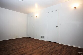 228 Christopher Columbus Dr in Jersey City, NJ - Building Photo - Building Photo