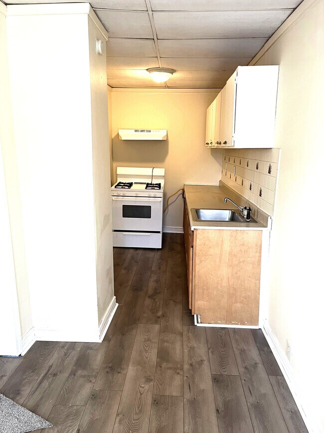 439 W 8th St, Unit 3