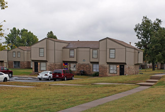 Western Pines Apartments in Tulsa, OK - Building Photo - Building Photo