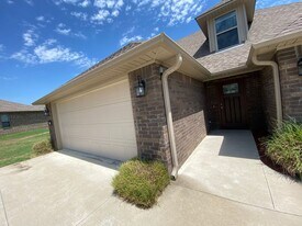 9021-9023 Sandra Wy in Fort Smith, AR - Building Photo