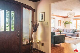 1070 Norumbega Dr in Monrovia, CA - Building Photo - Building Photo