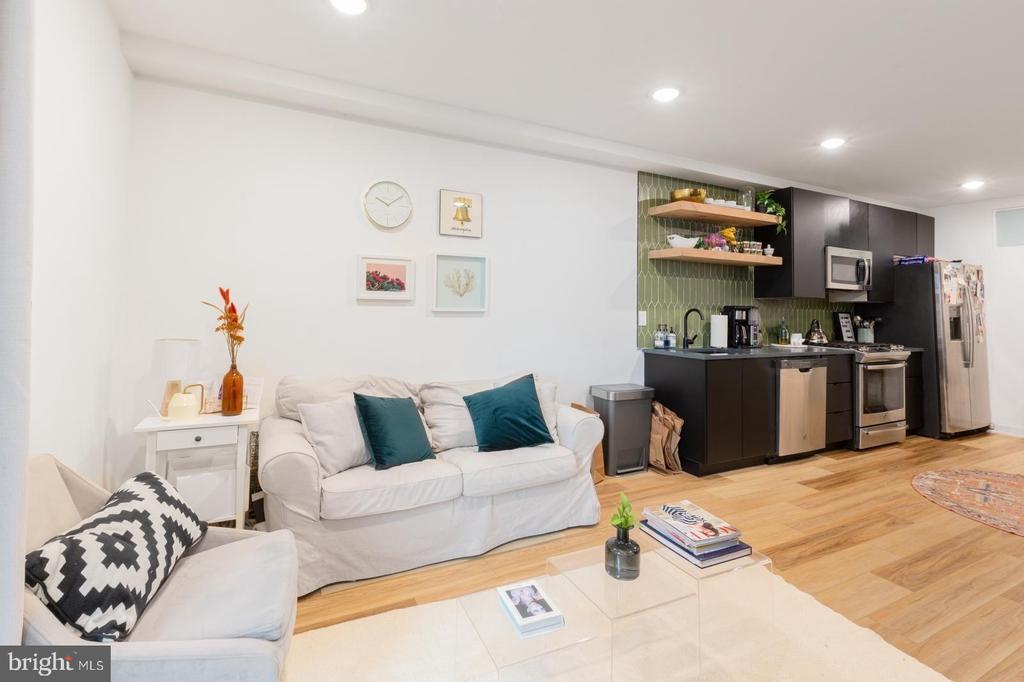 13 Jefferson St, Unit 1 in Philadelphia, PA - Building Photo