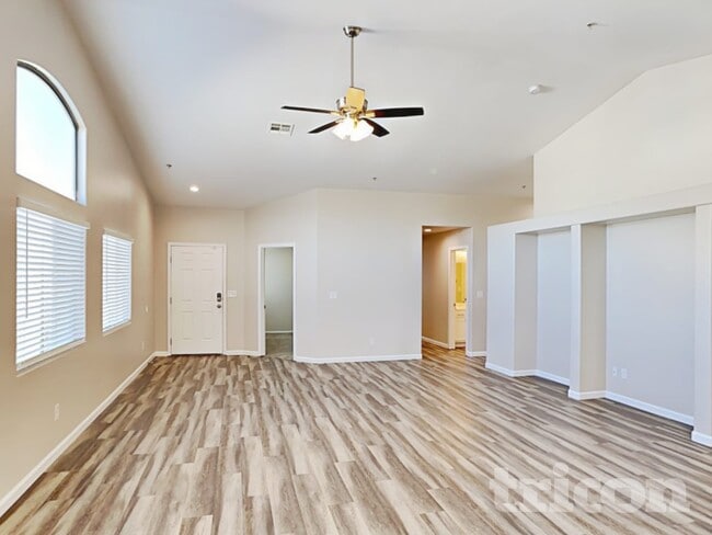 5737 N Copper Sun Ct in North Las Vegas, NV - Foto de edificio - Building Photo