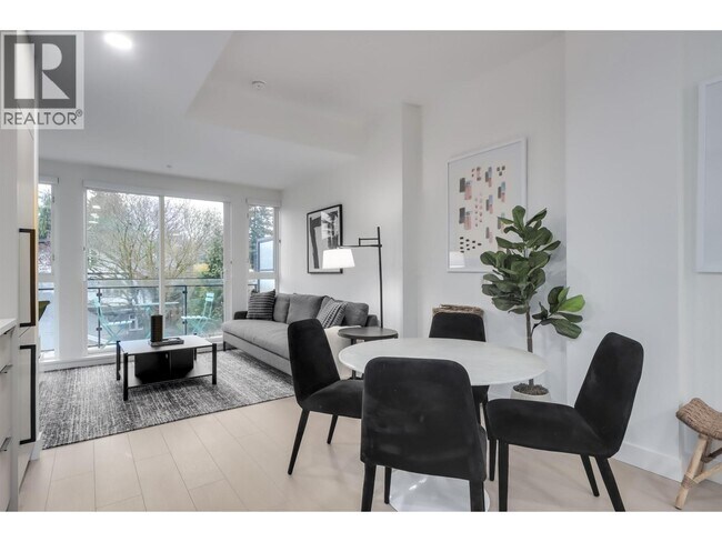 422 E 3rd St in North Vancouver, BC - Building Photo - Building Photo