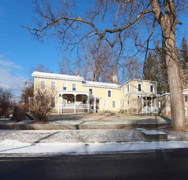 8 Burgoyne St in Schuylerville, NY - Foto de edificio - Building Photo