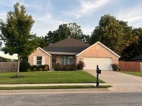 457 Concho St in Farmington, AR - Building Photo - Building Photo