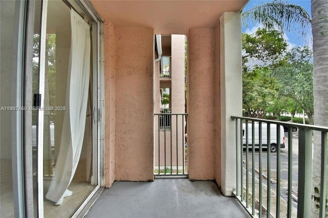 12160 St.Andrews Pl, Unit 205 in Miramar, FL - Foto de edificio - Building Photo