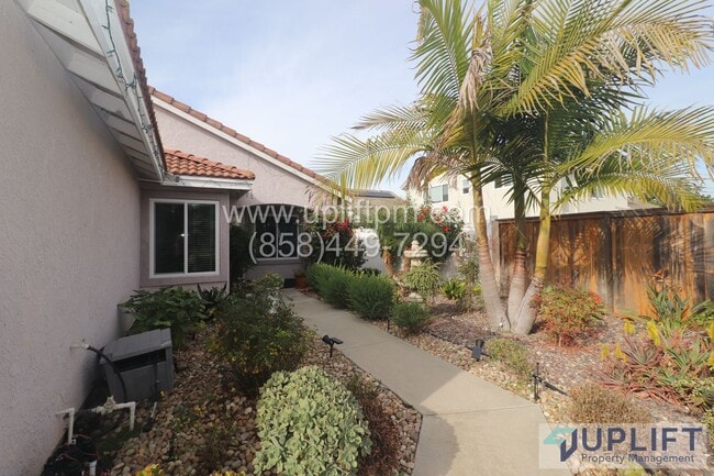 114 Sweetshade St in Oceanside, CA - Building Photo - Building Photo