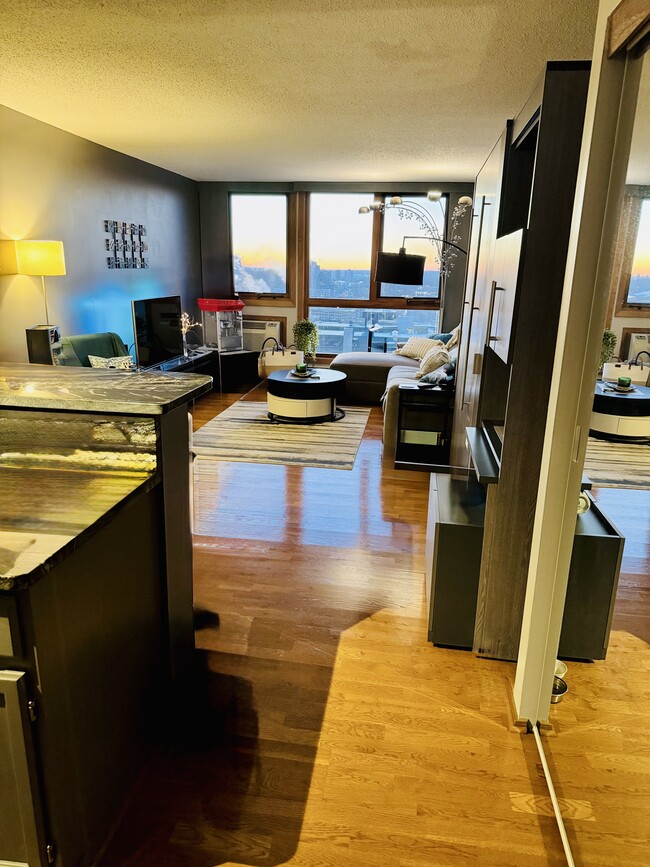 property at 433 S 7th St