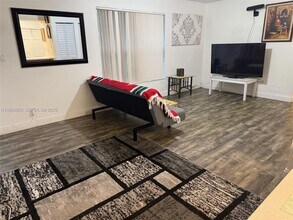 2452 Madison St in Hollywood, FL - Building Photo - Building Photo