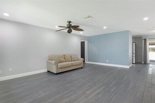 5923 19th St NE in St. Petersburg, FL - Building Photo - Building Photo