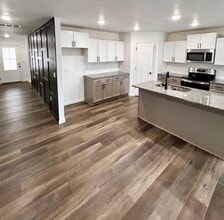 800 Hoffman Hills Blvd in Willard, MO - Foto de edificio - Building Photo