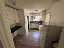 8571 Rugby Dr, Unit 1/4 in West Hollywood, CA - Building Photo