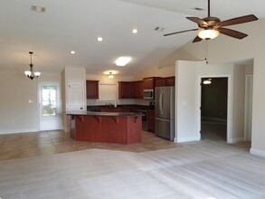 7609 Blackjack Cir in Navarre, FL - Building Photo - Building Photo