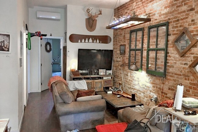 302 Tompkins Ave-Unit -2 in Brooklyn, NY - Building Photo - Building Photo