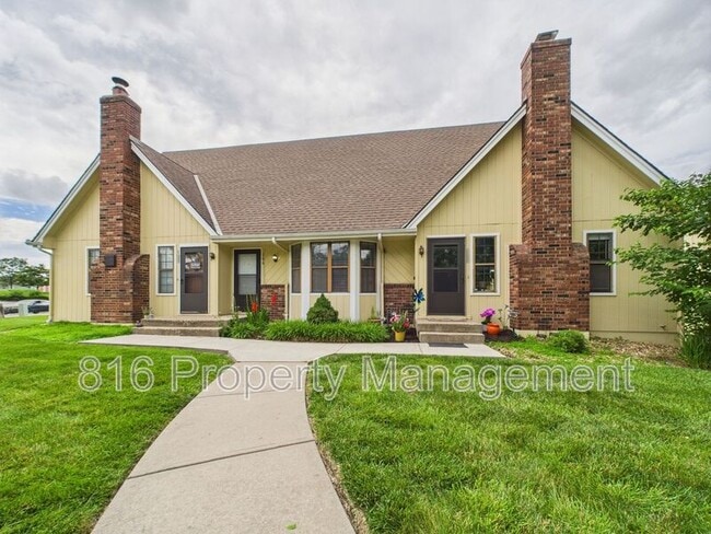 property at 164-168 SW Robin Rd