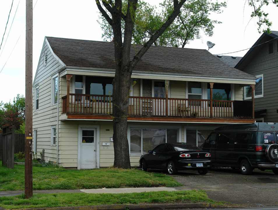 423 E 18th Ave in Eugene, OR - Building Photo