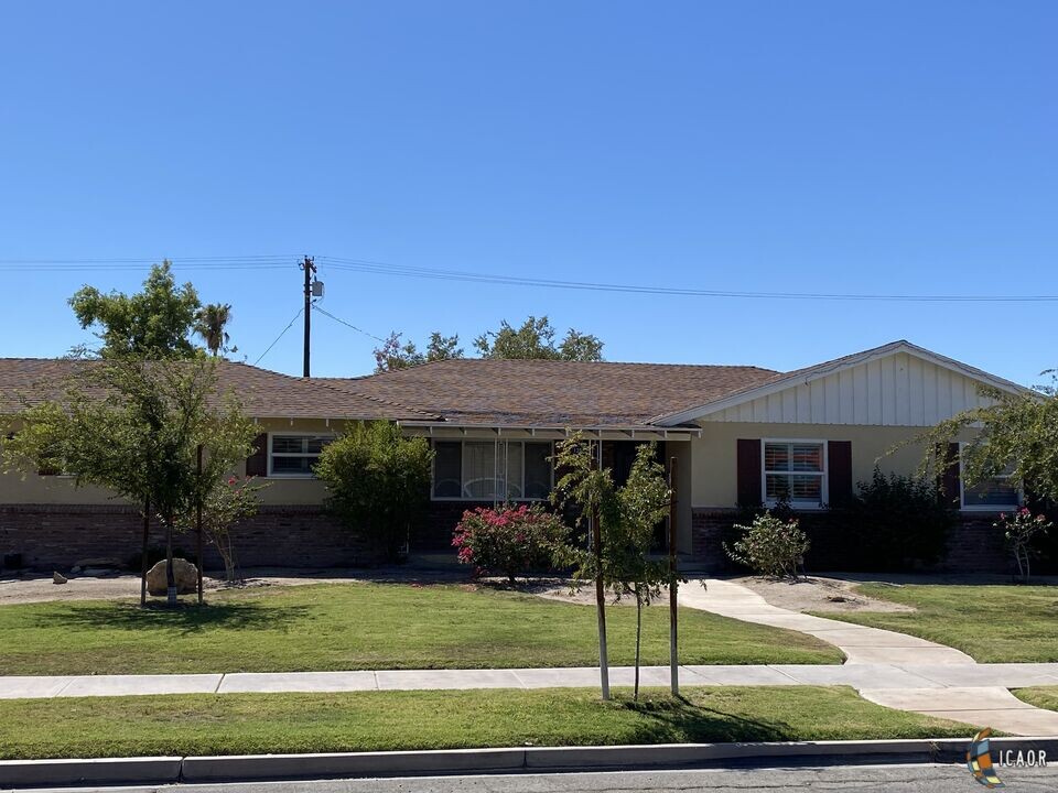 1255 Pepper Dr in El Centro, CA - Building Photo