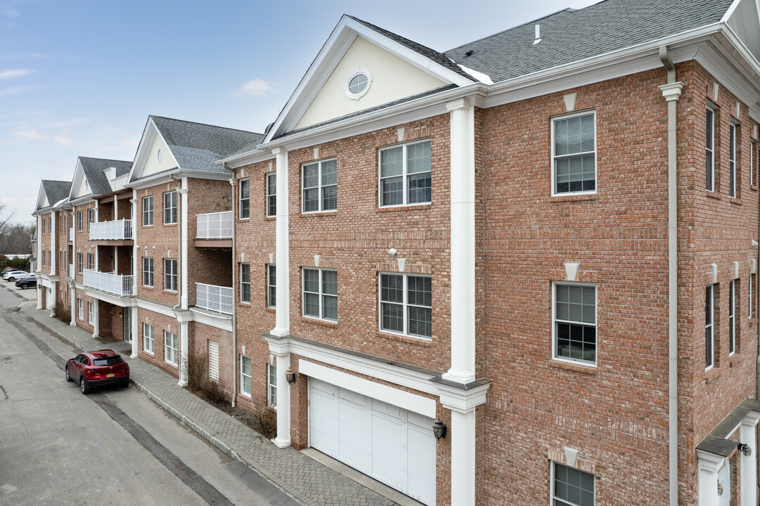 Paris Square in Northvale, NJ - Building Photo