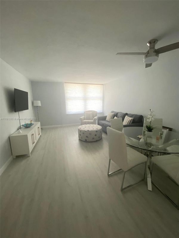 2899 Collins Ave