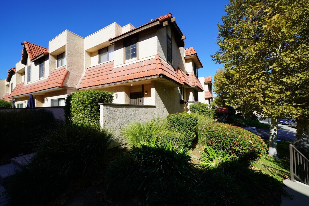 27663 Ironstone Dr in Santa Clarita, CA - Building Photo