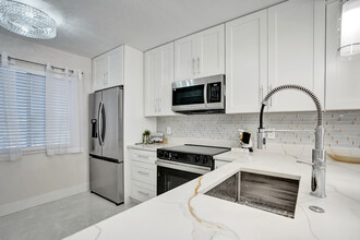 14307 Bedford Dr in Delray Beach, FL - Building Photo - Building Photo