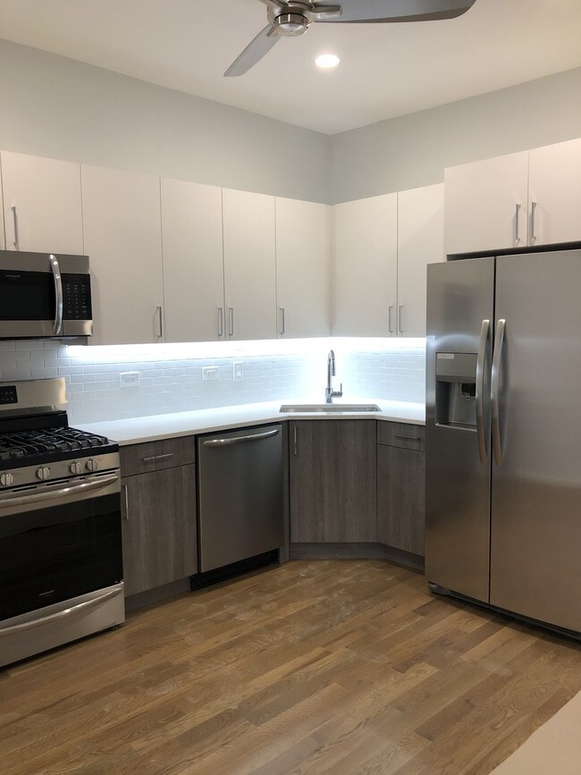 2952 W Nelson St in Chicago, IL - Foto de edificio - Building Photo