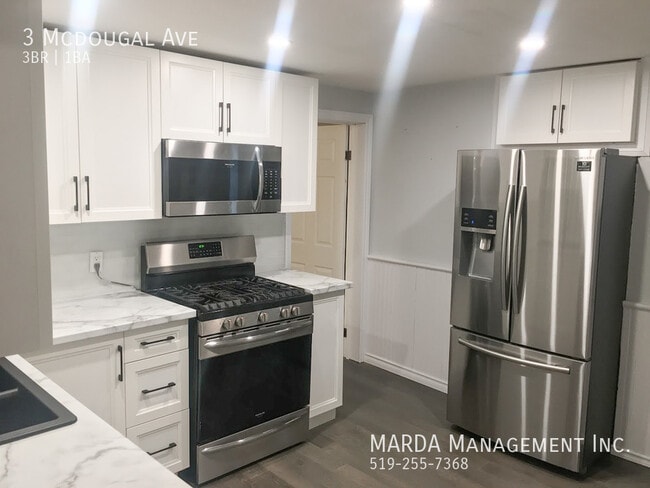 3 McDougall Ave in Chatham-Kent, ON - Building Photo - Building Photo