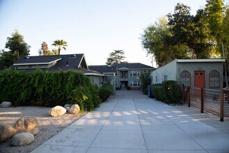 856 Alameda St in Altadena, CA - Foto de edificio - Building Photo
