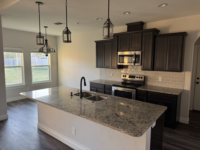 307 Blue Jay Loop in Victoria, TX - Building Photo - Building Photo