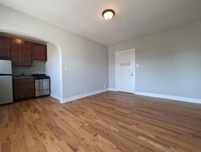 4616 N Paulina St, Unit #4614-209 in Chicago, IL - Foto de edificio - Building Photo