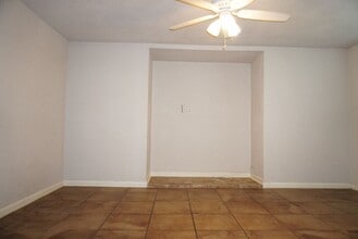 2007 Hickory Hill Dr in Kirby, TX - Building Photo - Building Photo