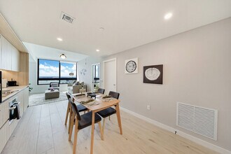 40 NW 3rd St in Miami, FL - Building Photo - Building Photo