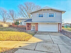 15251 Colina Ave in Oak Forest, IL - Building Photo