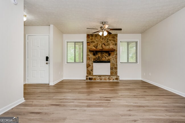 2140 Teri Ln SE in Conyers, GA - Building Photo - Building Photo