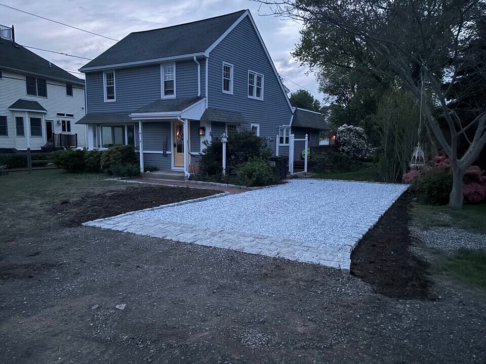 14 Cross Ave in Clinton, CT - Building Photo